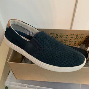 🔥BRAND NEW🔥 Clarks low top slip on sneakers